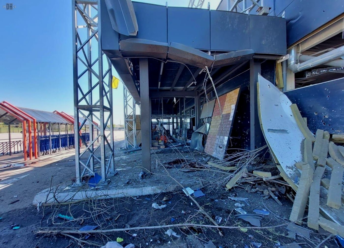 DH - Russian shelling hits supermarket gas and train station 1 - Kherson - Kherson Oblast - Ma...jpg