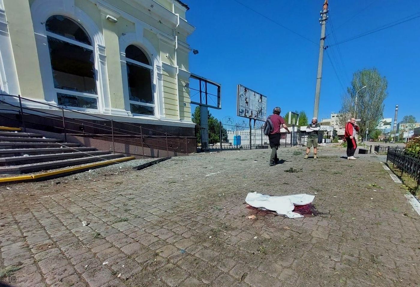DH - Russian shelling hits supermarket gas and train station 17 - Kherson - Kherson Oblast - M...jpg