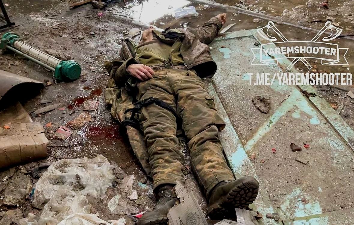 DH - Ukraine~Russia conflict - 1605 - dead Ukrainian soldier Bakhmut - Mar 2023.jpg