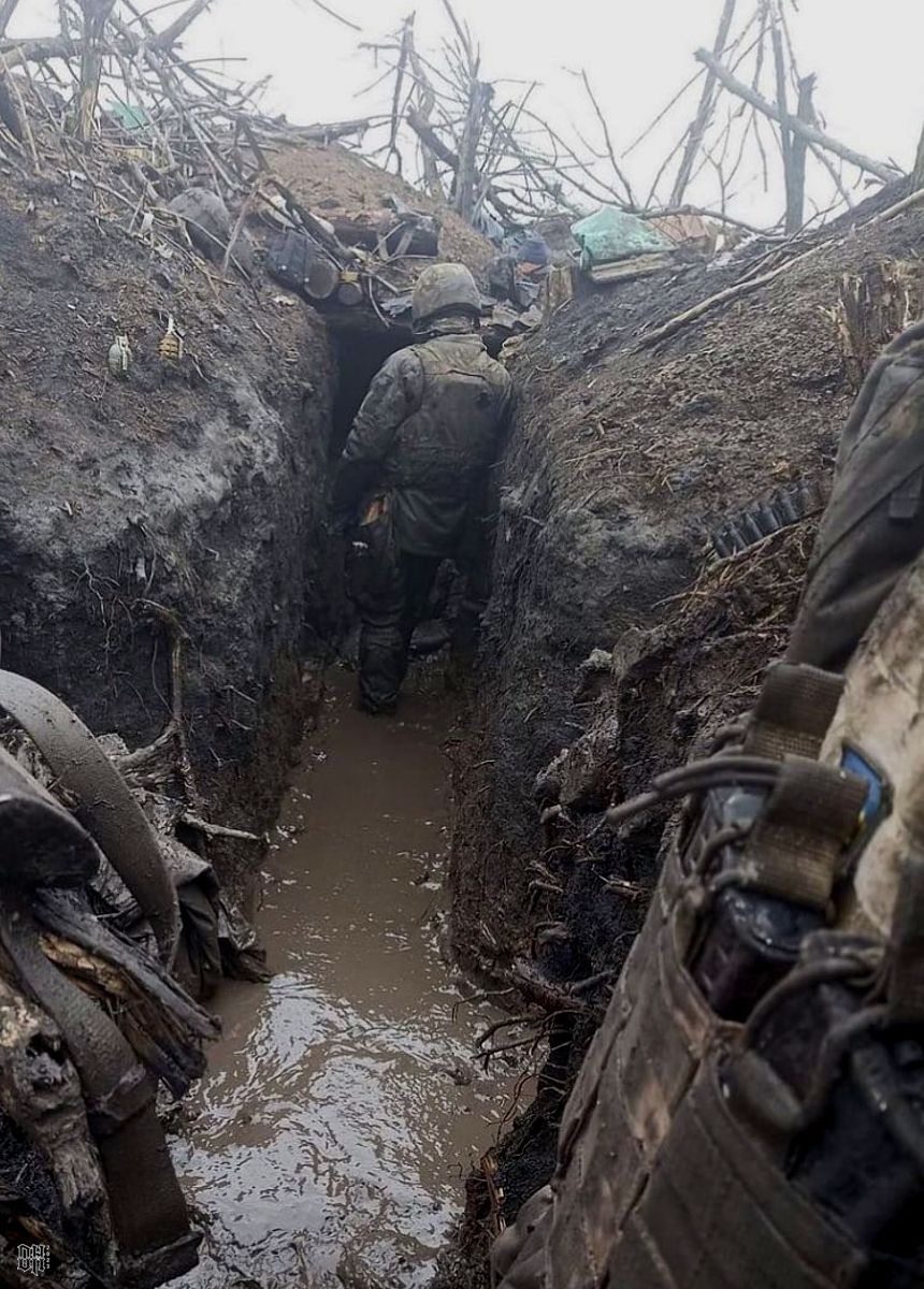 DH - Ukraine~Russia conflict - 1753 - Ukrainian soldiers in muddy trench - Bakhmut - Nov 2022.jpg