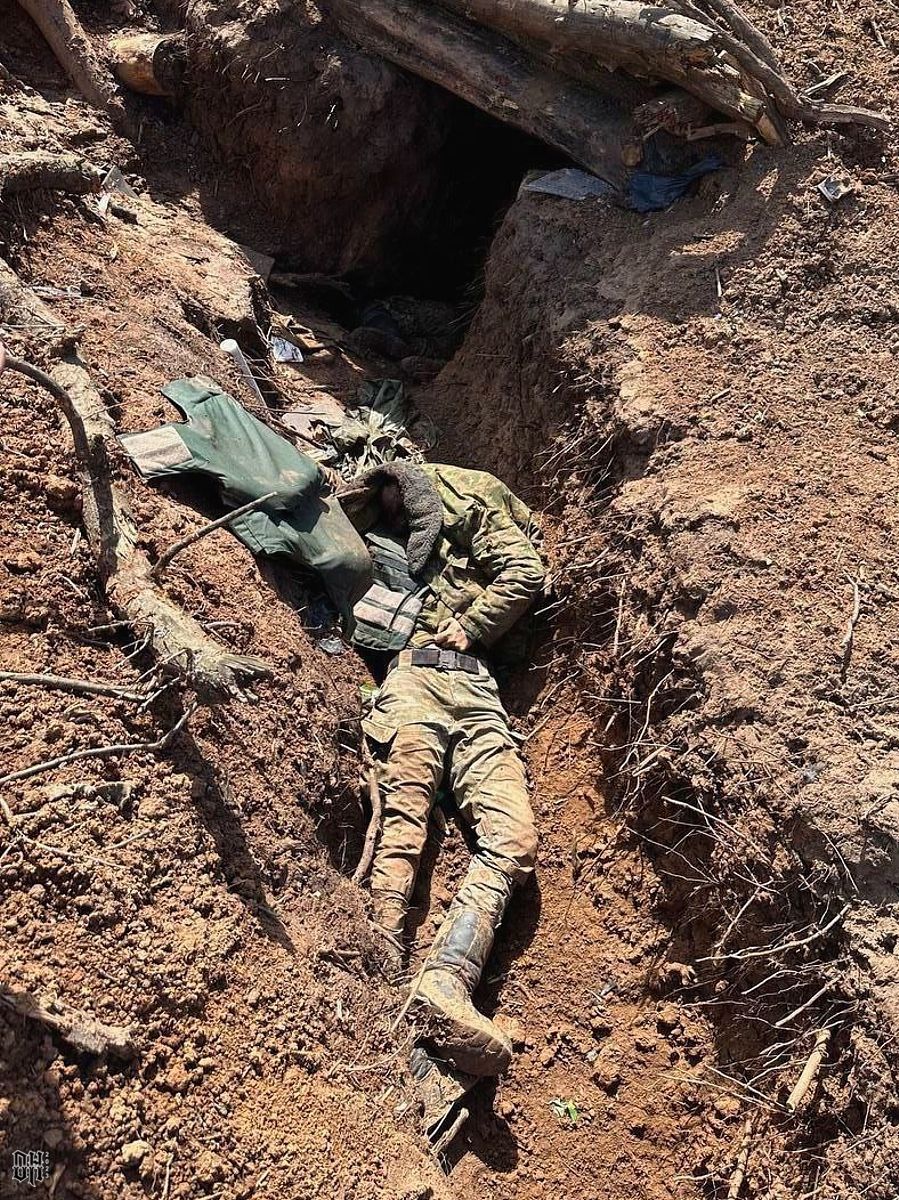 DH - Ukraine~Russia conflict - 1780 - 2 Kia Ukrainian soldiers in trench - early 2023.jpg