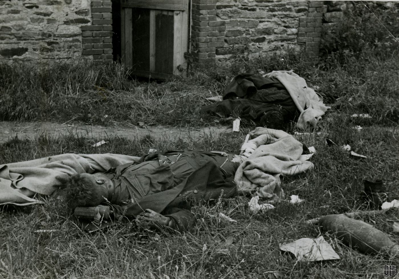 DH - WW2 Dead British Soldiers 2 - After the tank battle at Villers-Bocage, southwest of Caen....jpg