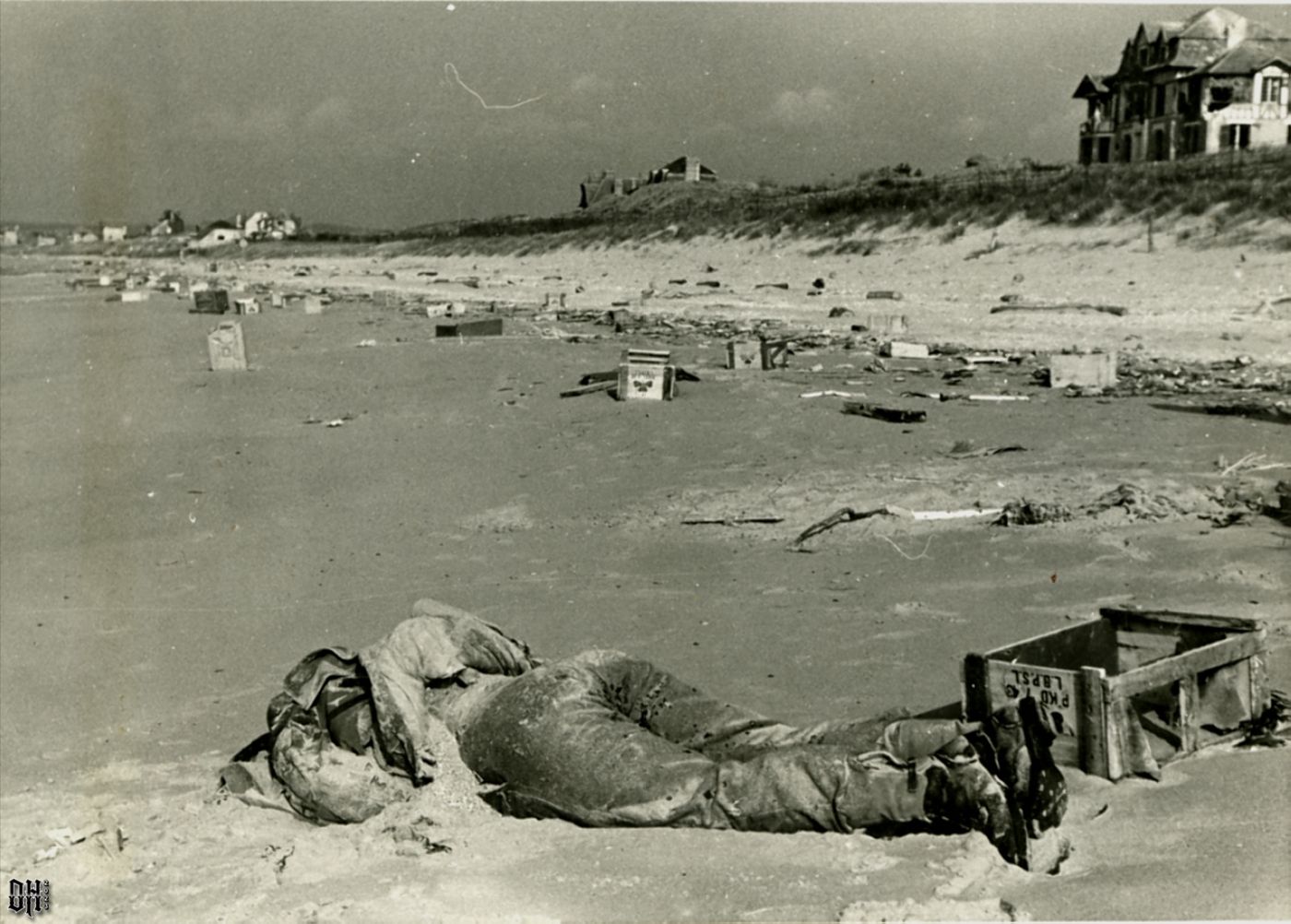 DH - WW2 Dead British Soldiers 3 - Dead British soldier on Normandy beach. On the beach at the...jpg