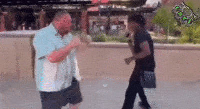 dicker fällt lustig KO.gif