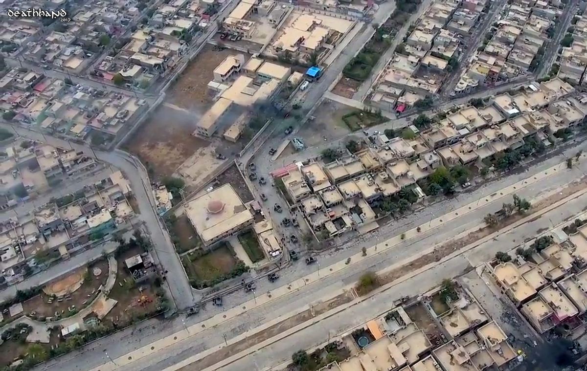 drone-views-isis-car-truck-suicide-bombers-hitting-targets-21-Iraq-Syria-2016-2017.jpg
