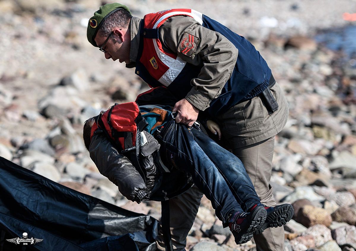 drowned-migrants-trying-to-reach-greece-11-Ayvacik-TU-jan-30-16.jpg