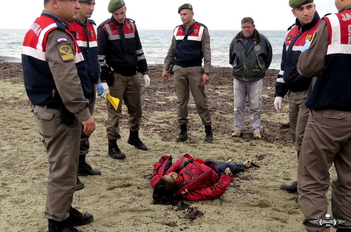 drowned-migrants-trying-to-reach-greece-16-Ayvacik-TU-jan-5-16.jpg