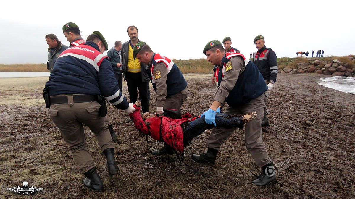 drowned-migrants-trying-to-reach-greece-17-Ayvacik-TU-jan-5-16.jpg