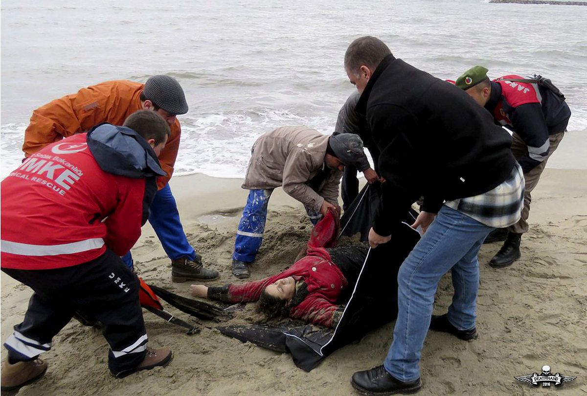 drowned-migrants-trying-to-reach-greece-4-Ayvacik-TU-jan-5-16.jpg