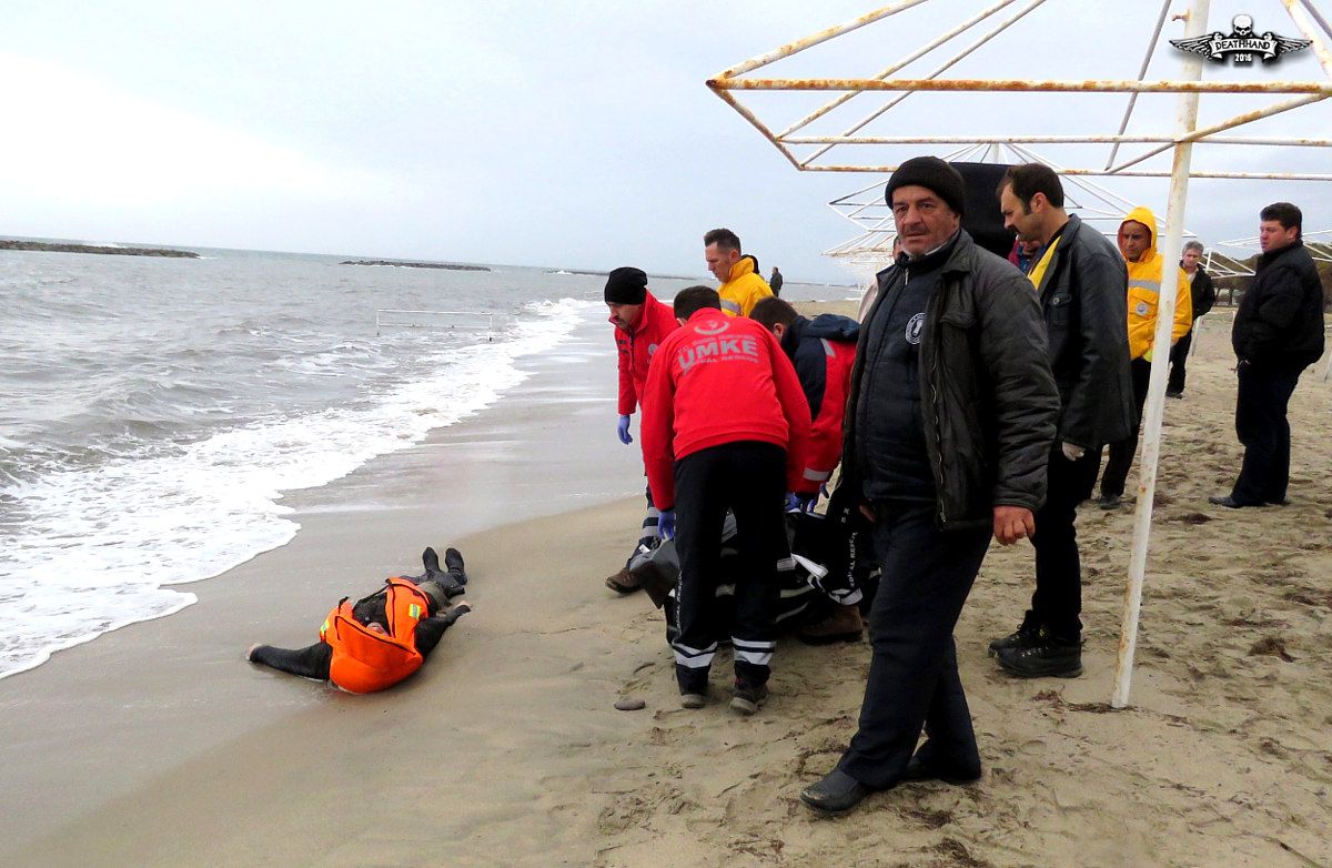 drowned-migrants-trying-to-reach-greece-5-Ayvacik-TU-jan-5-16.jpg