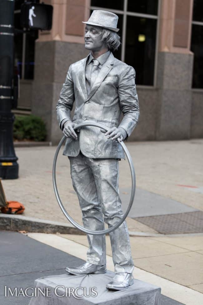 Dustin-Living-Statue-Hoop-circusSPARK-Imagine-Circus-Photographer-Mark-Thomas1-650x975.jpg
