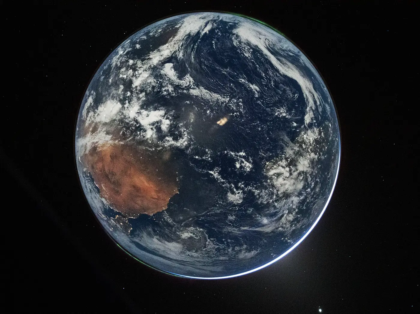 Earth photo taken from Artemis II.webp