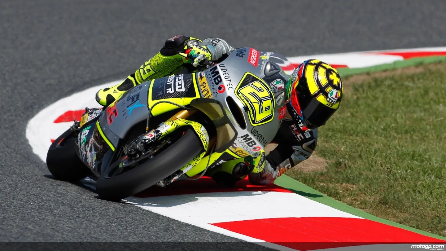 electronicbomb-motorcycle-motogp-lean-angle-06112012-04.webp