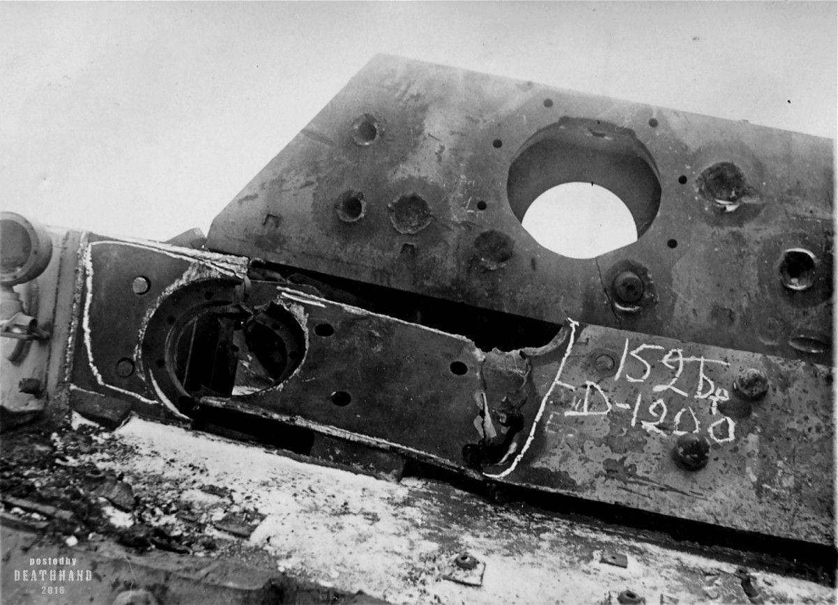 Ferdinand after 152-mm shell hit.jpg