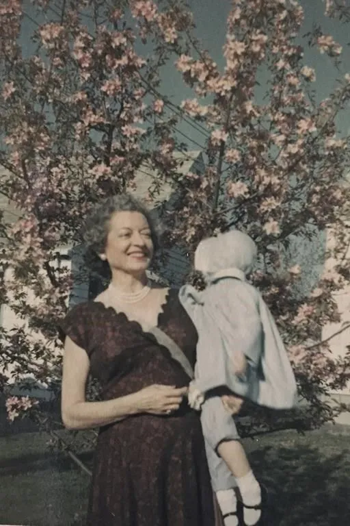 Former Jane Doe Florence Charleston, holding her niece - IDd after 45 yrs.jpg