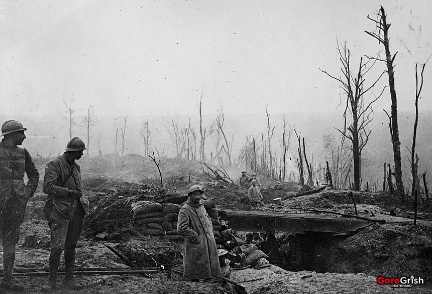 french-at-trenches-Verdun.jpg