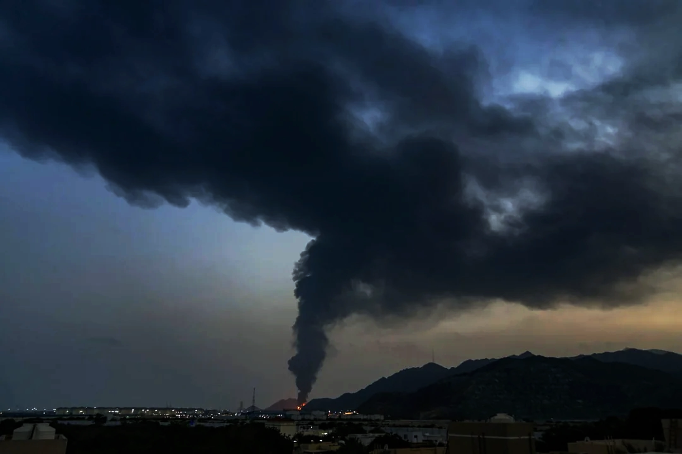 Fujairah port, UAE after IRGC attacks 1, May 3-4 2026.webp