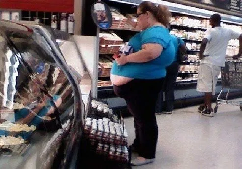 FunnyandStrangePeopleShoppinginWalMart273.webp