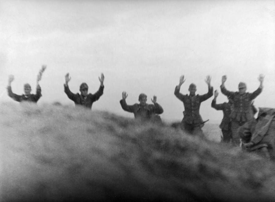 german-soldiers-surrendering.jpg