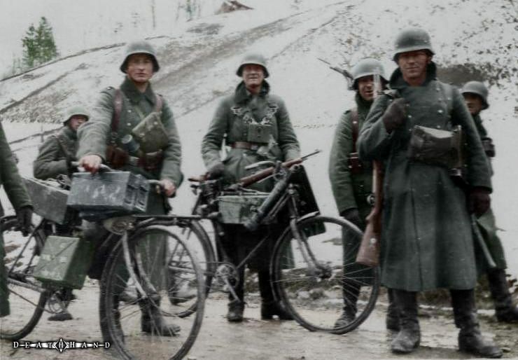 german-soldiers-using-bicyles.jpg