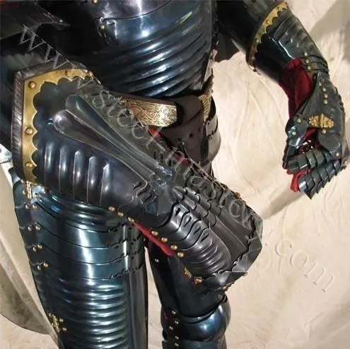 German_full_plate_armour_for_dismounted_and_mounted_action__15th_century2.webp