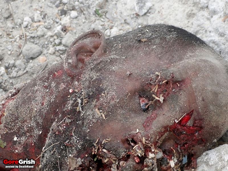 gg-al-shabaab-suicide-bomber-targets-pace-embassy-4-Mogadishu-SO-jan29-13.jpg