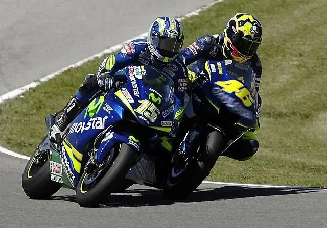 gibernau-rossi-crash.webp