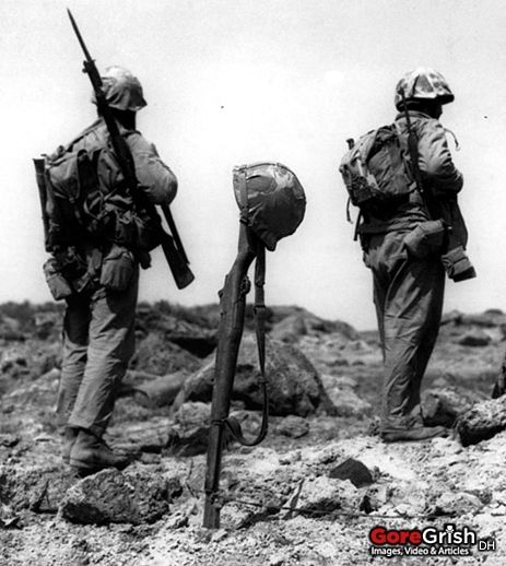 grave-of-dead-us-marine-Iwo-Jima-1945.jpg