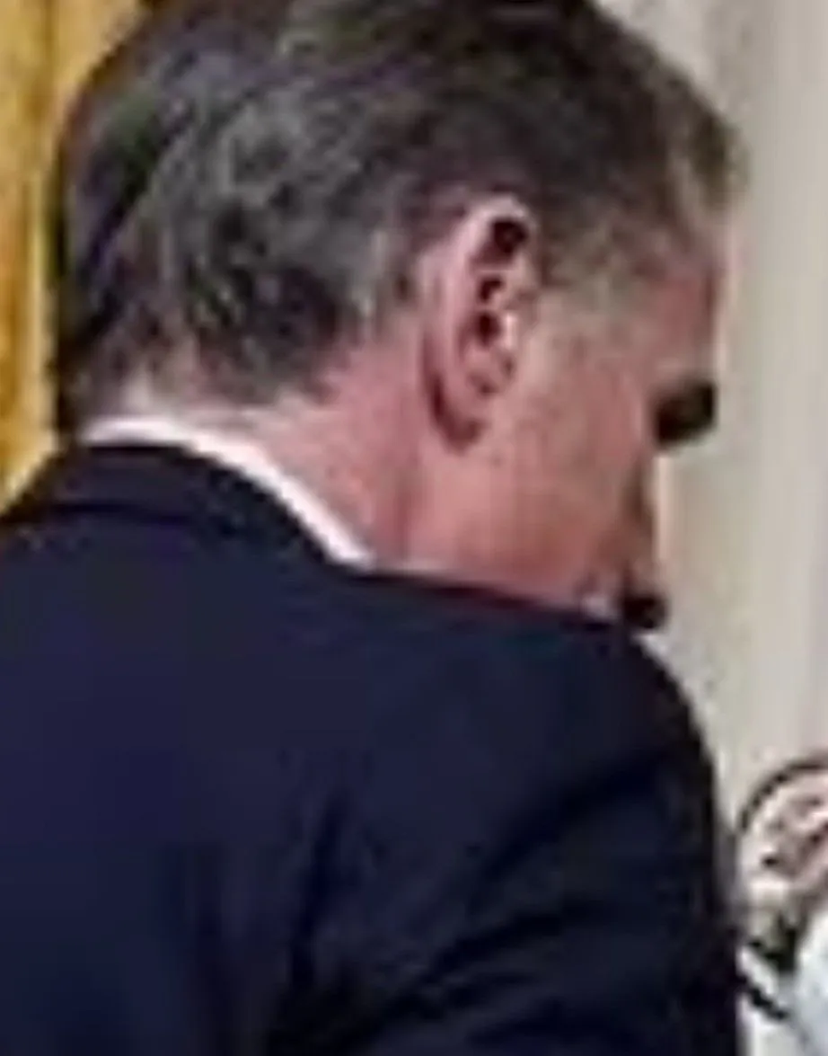 GTUhC0kWYAAjXDl~2.jpg
