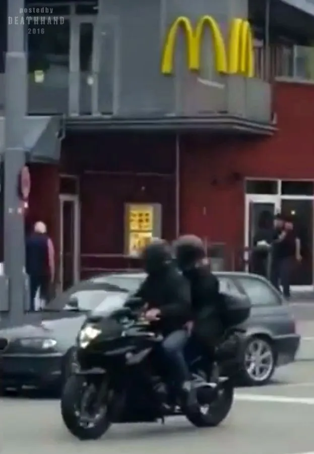 gunmen-open-fire-at-shopping-mall-2-Munich-GR-jul-22-16.webp