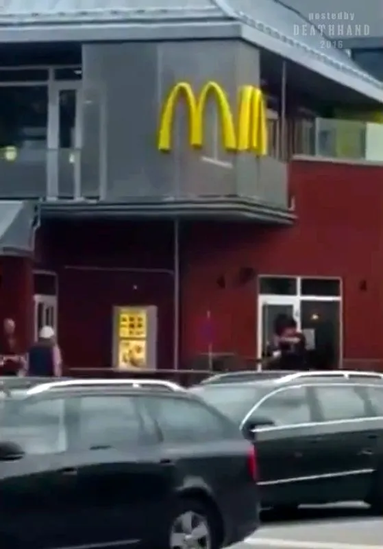 gunmen-open-fire-at-shopping-mall-3-Munich-GR-jul-22-16.webp