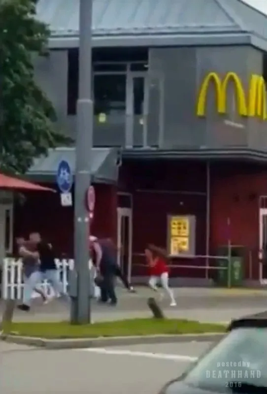 gunmen-open-fire-at-shopping-mall-4-Munich-GR-jul-22-16.webp