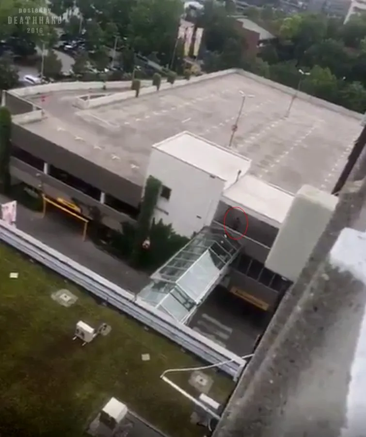 gunmen-open-fire-at-shopping-mall-7-Munich-GR-jul-22-16.webp