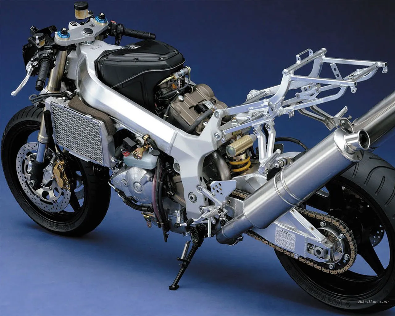 Honda_RC51_2002_10_1280x1024.webp