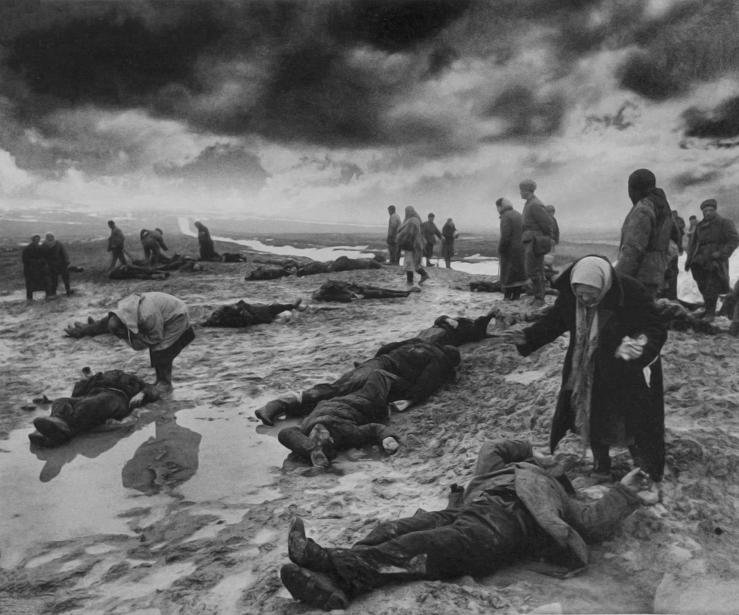 Identifying the dead on the Eastern Front. Crimea, 1942.jpg