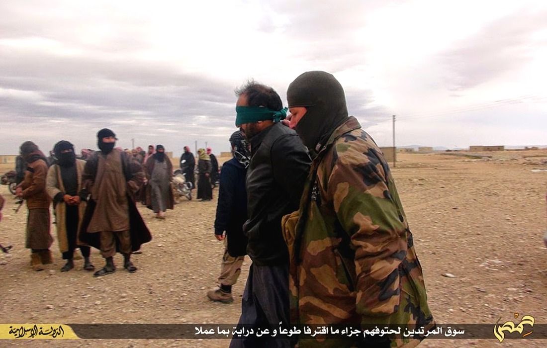 isis-executes-two-alleged-assad-regime-spies-3-Homs-SY-mar-21-15.jpg