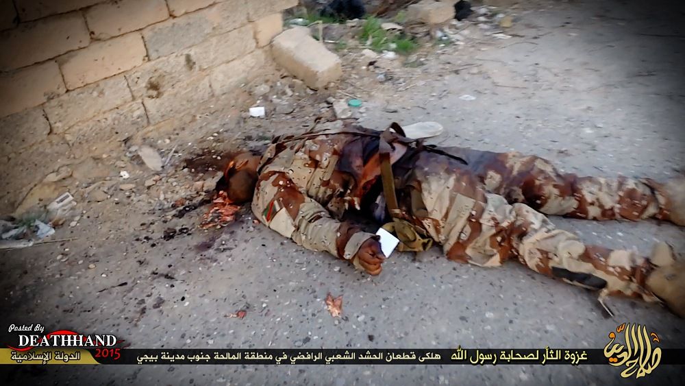 isis-executes-two-men-after-battle-with-iraqi-troops-7-Baiji-IQ-jan-12-15.jpg