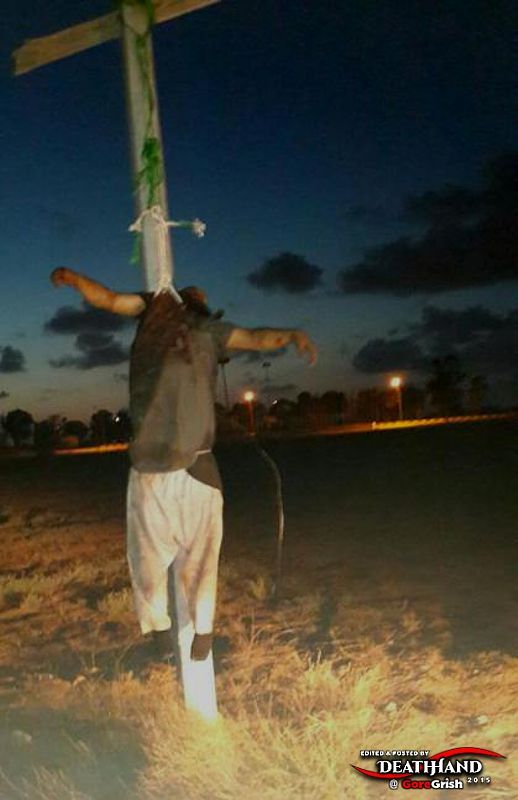 isis-executions-crucifying-apostates-2-Sirte-LY-mid-aug-2015.jpg
