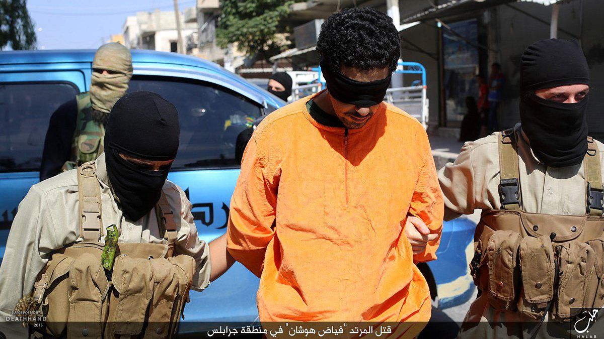 isis-gives-a-spy-the-sword-1-Manbij-SY-oct-6-15.jpg