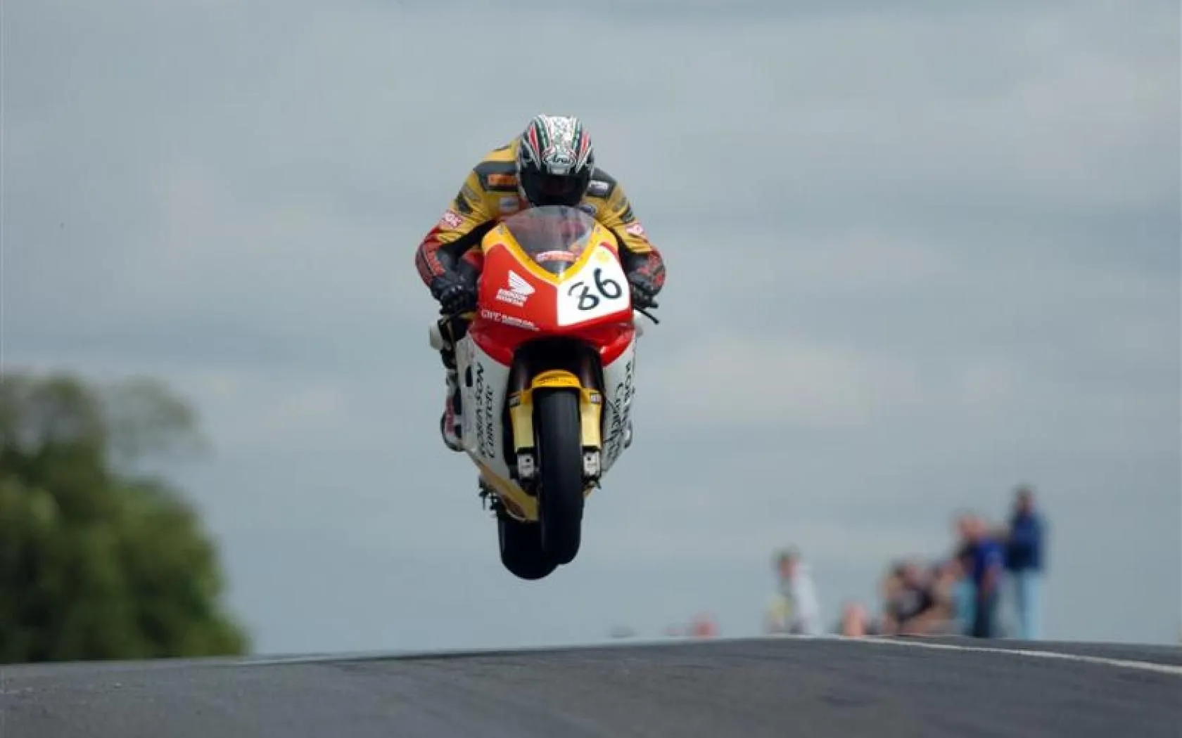 Isle-Of-Man-TT-hd-picture-widescreen-wallpaper-1680x1050-4-51b2f0256e627-7231.webp