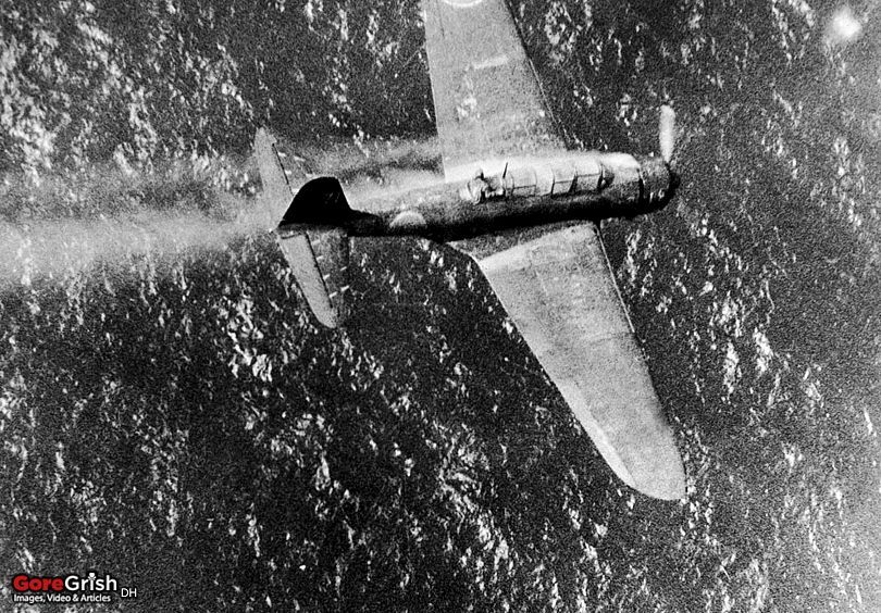 japanese-dive-bomber-before-crashing-Truk-jul2-44.jpg