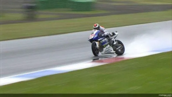 jorge-lorenzo-caduta-assen02-620x350.webp