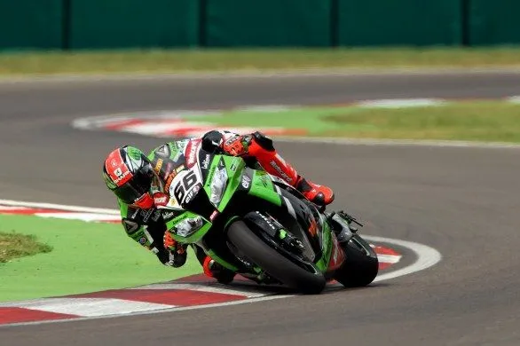 kawasaki-racing-team-sbk-2013-silverstone-preview-1.webp