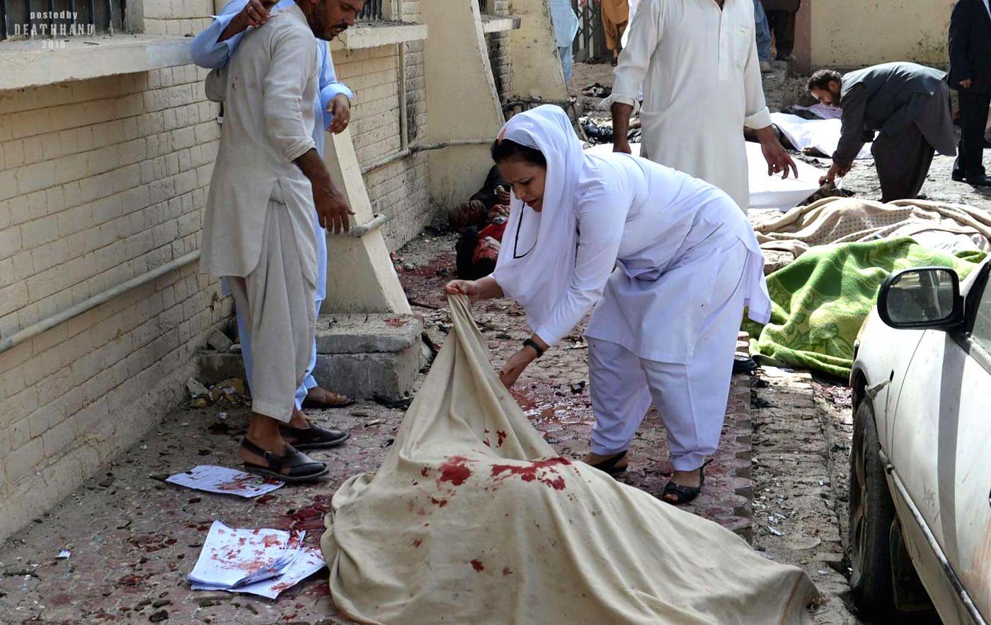 lawyer-killed-mourners-at-hospital-hit-by-suicide-bomber-14-Quetta-PK-aug-8-16.jpg