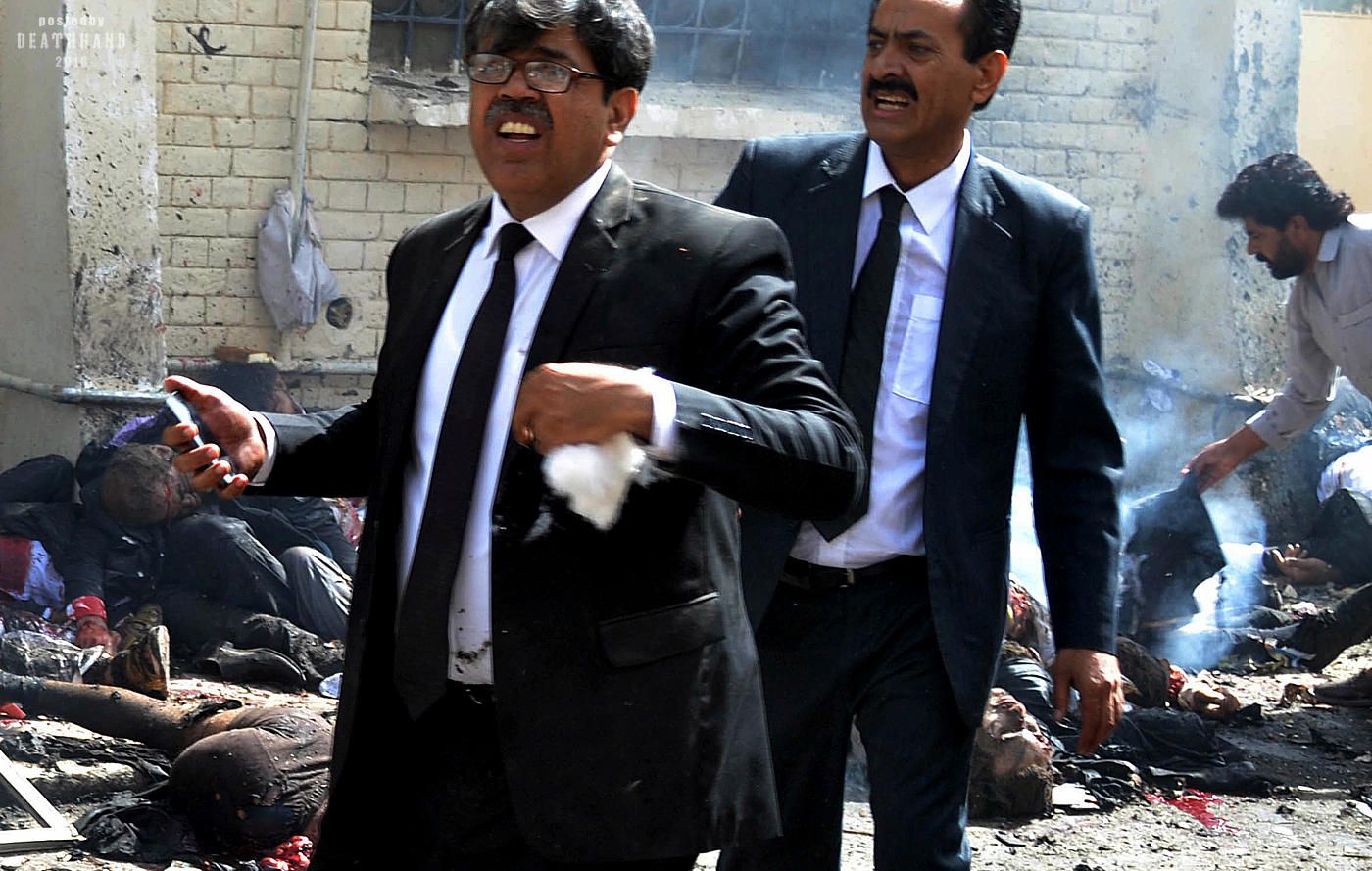 lawyer-killed-mourners-at-hospital-hit-by-suicide-bomber-7-Quetta-PK-aug-8-16.jpg