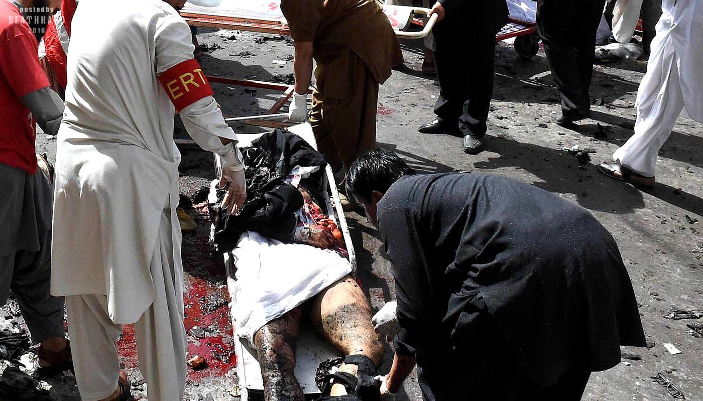 lawyer-killed-mourners-at-hospital-hit-by-suicide-bomber-9-Quetta-PK-aug-8-16.jpg
