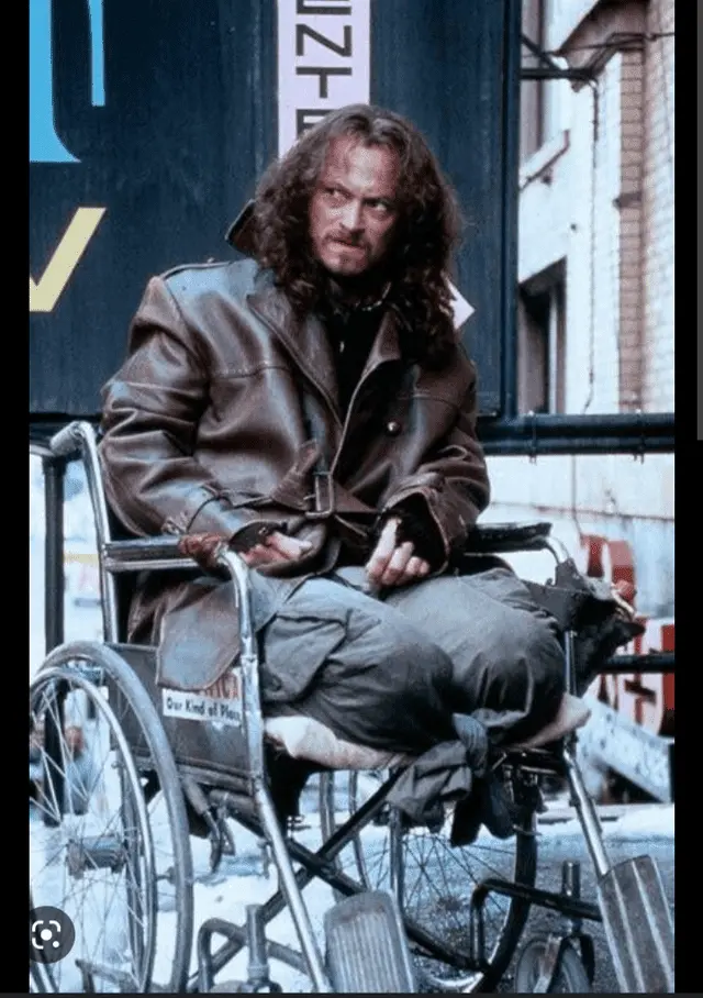 lieutenant-dan-from-forrest-gump-v0-4y02qklcmnwa1.webp