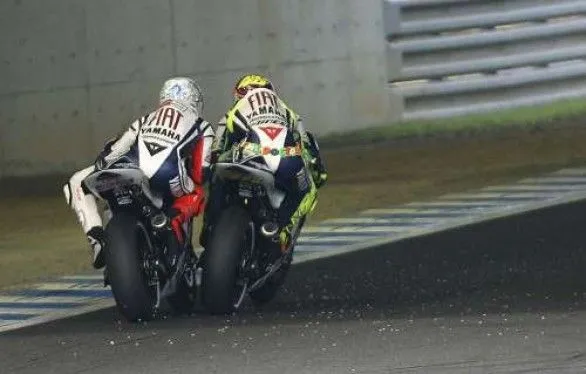 limitededitionmotogpcanvasprintsnowavailable28813_1.webp