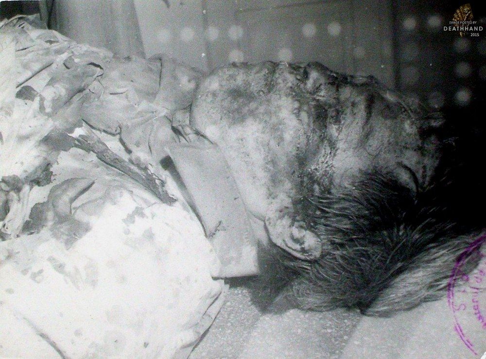 major-murdered-by-mob-during-revolution-autop-pics-5-Kézdivásárhely-RO-dec-22-1989.jpg