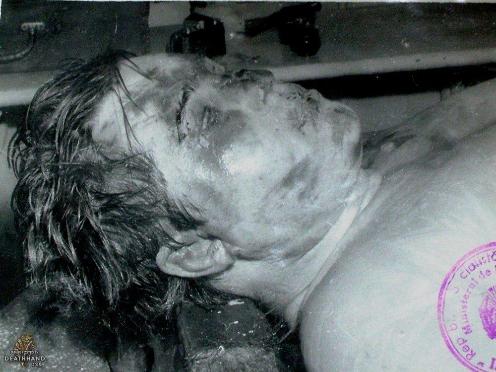 major-murdered-by-mob-during-revolution-autop-pics-6-Kézdivásárhely-RO-dec-22-1989.jpg